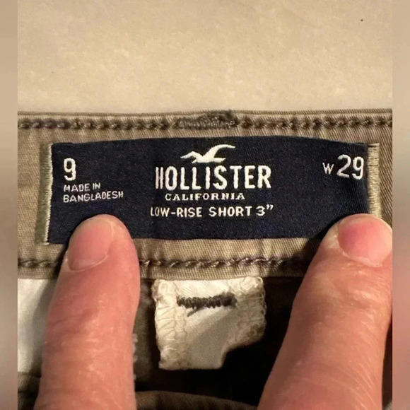 Hollister Khaki shorts size 9 - Picture 3 of 3
